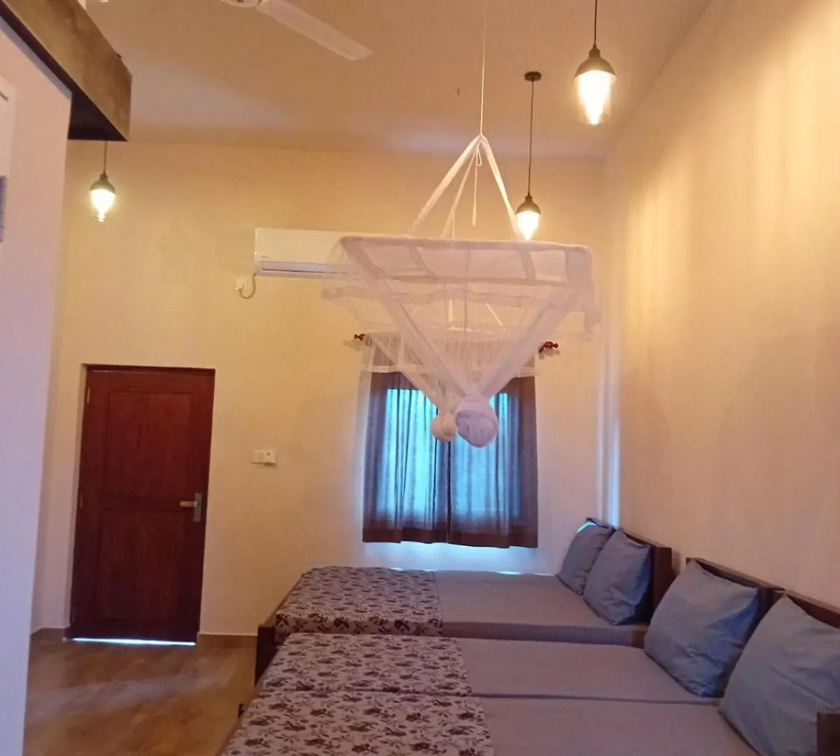 Transit Studio Katunayake 0*,  Sri Lanka