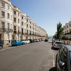 brighton-beach-2br-ap-with-patio.brighton-hotels-england.com/