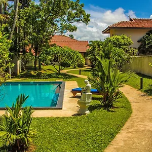 the-lagoon-villa.kandyhotelsnow.com/